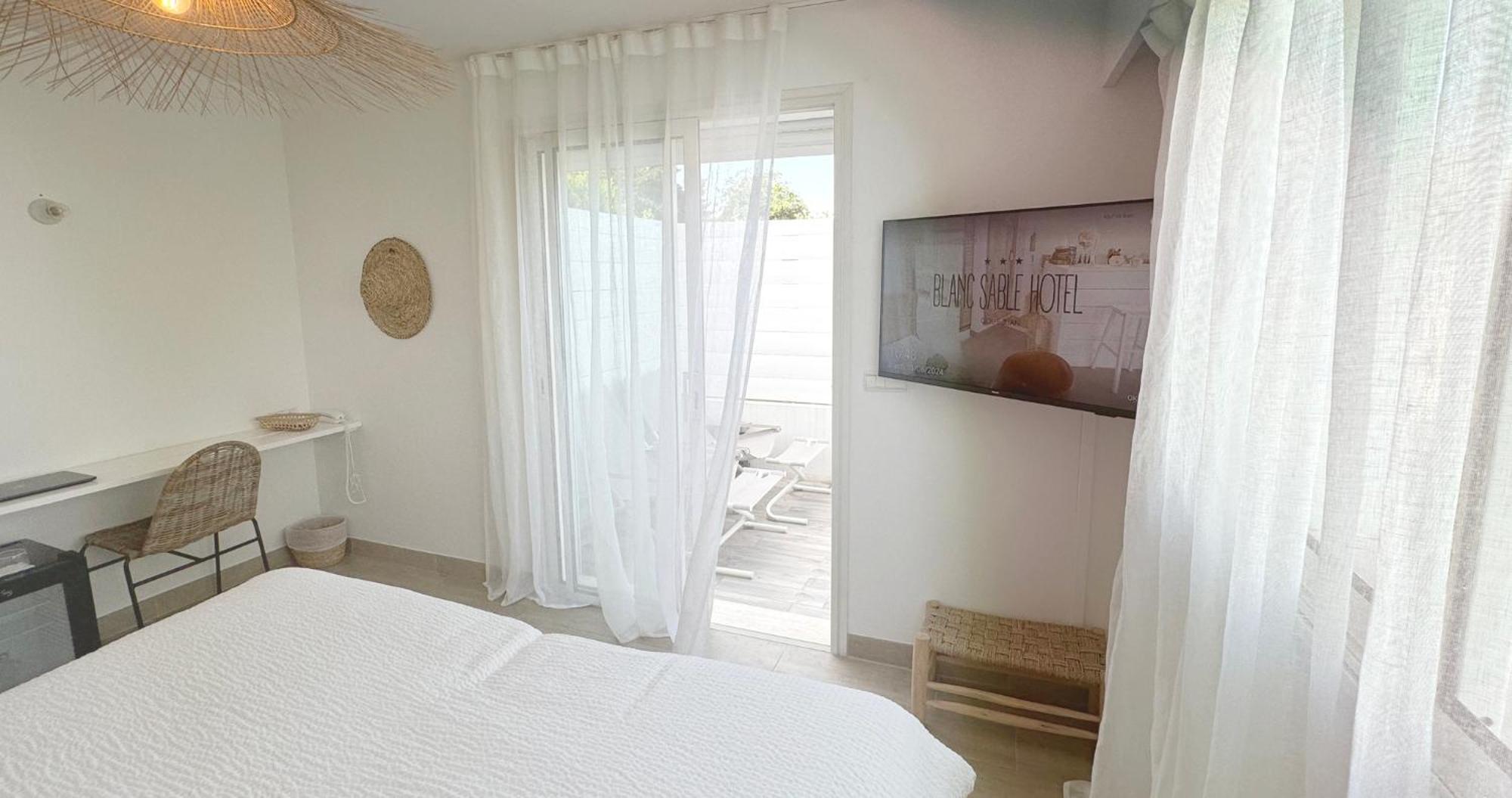 Blanc Sable Hotel Golfe-Juan Exterior photo